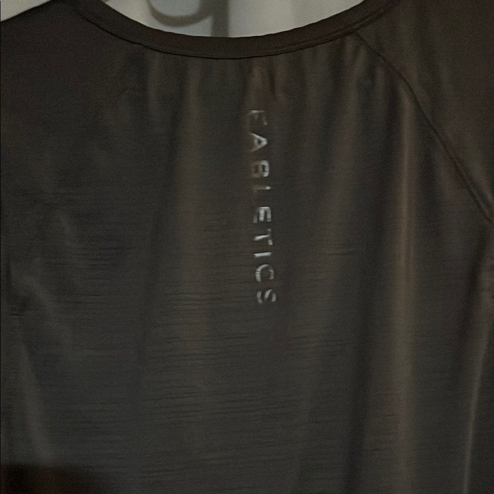 Fabletics Woman’s Muscle Tea - Picture 3 of 4